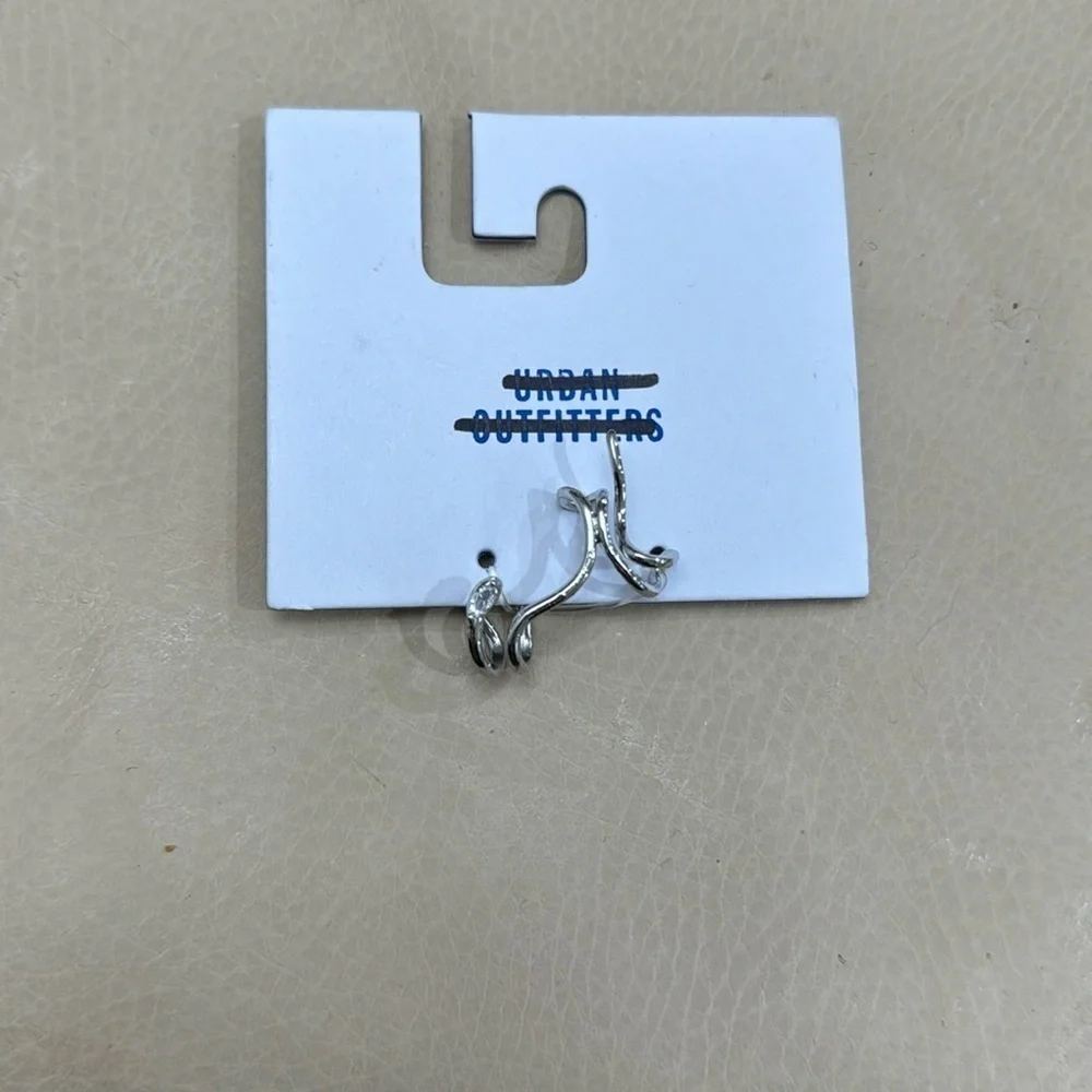 Urban Outfitters Silver Abstract Ear Cuff Earring - Picture 2 of 3